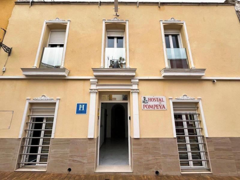 Hostal Pompeya image