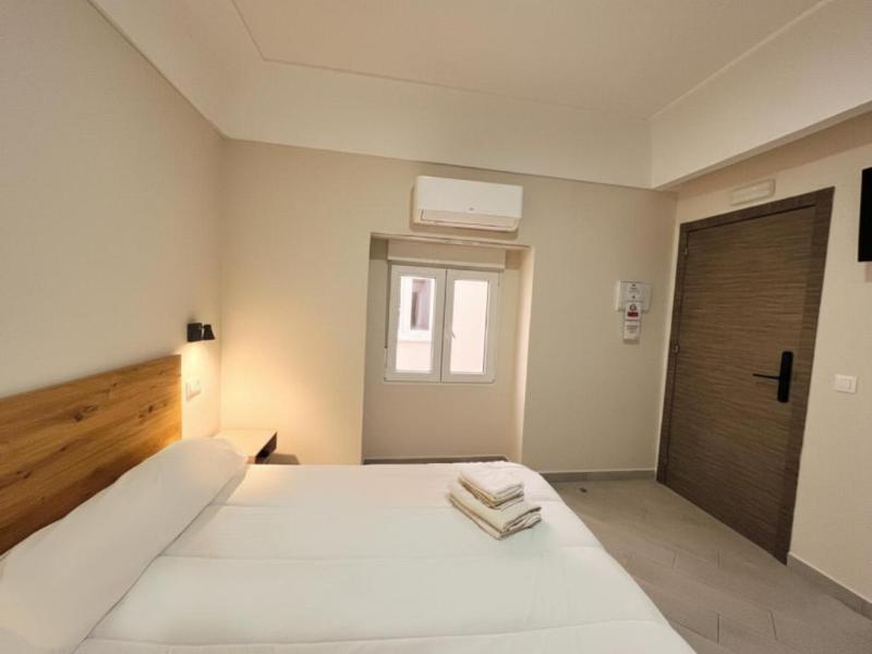Hostal Pompeya image