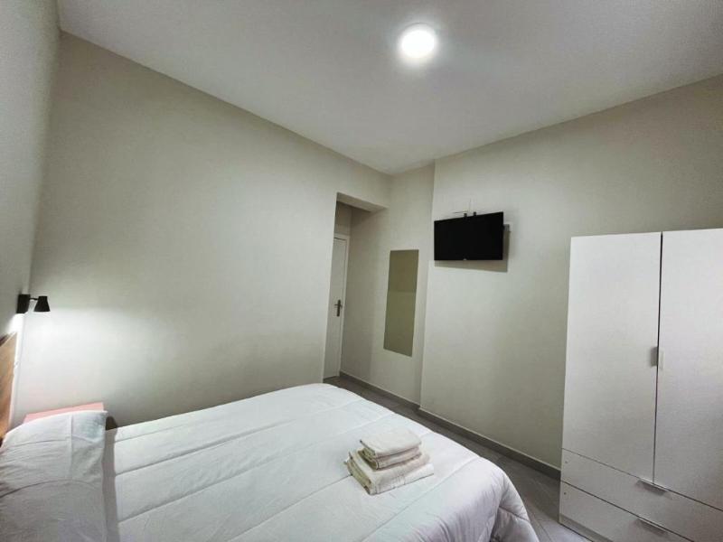 Hostal Pompeya image
