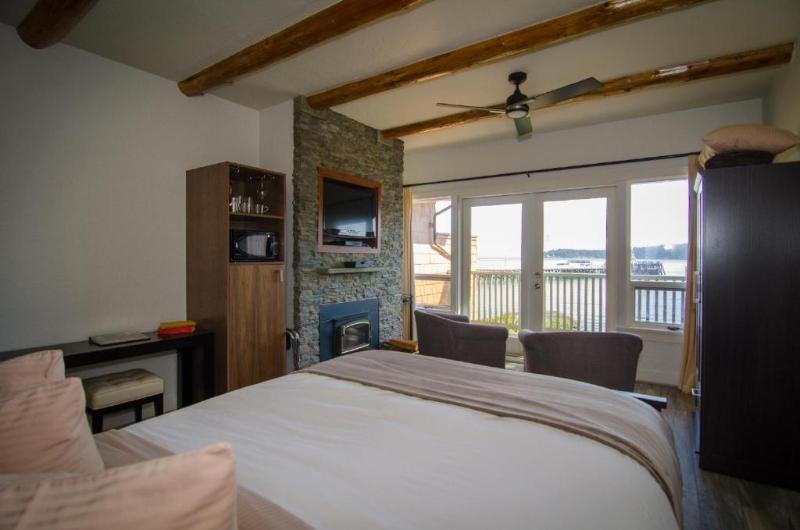 Galiano Oceanfront Inn Spa image