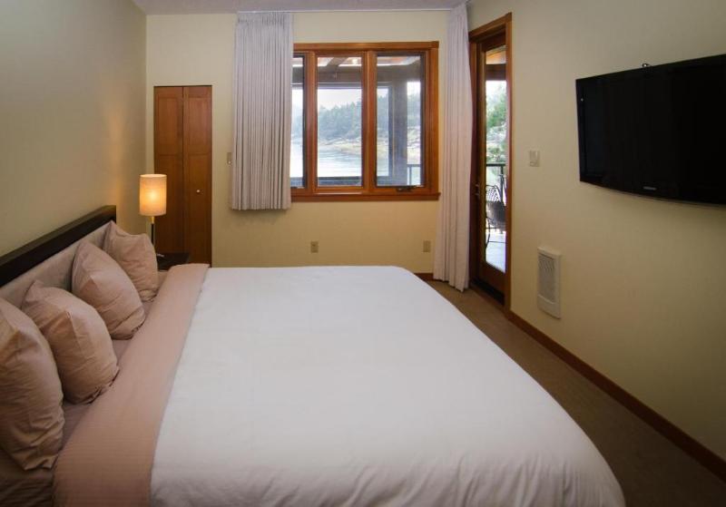 Galiano Oceanfront Inn Spa image