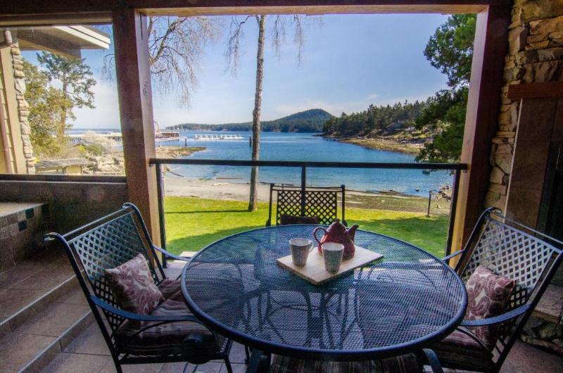 Galiano Oceanfront Inn Spa image
