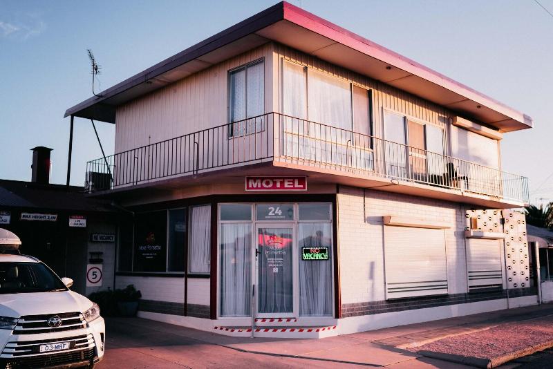 Motel Poinsettia image