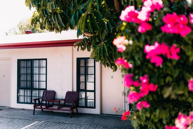 Motel Poinsettia image