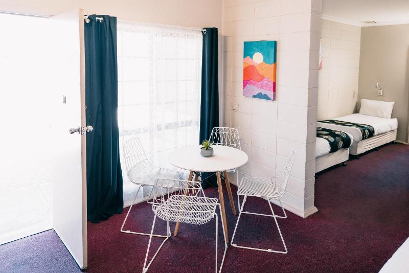 Motel Poinsettia image