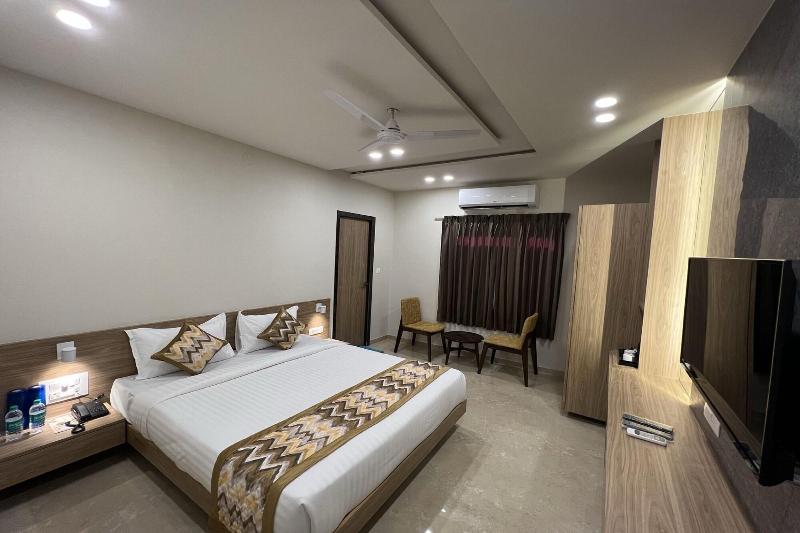 Hotel Natham By Vrinda image