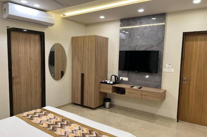 Hotel Natham By Vrinda image