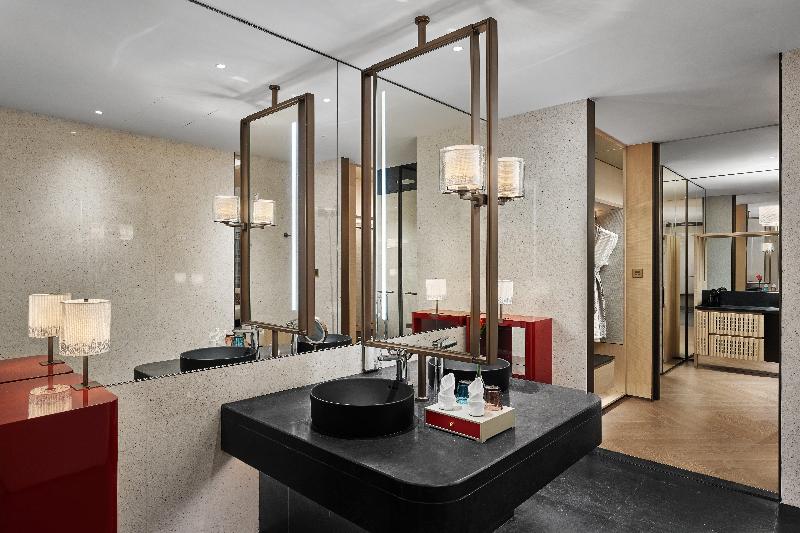 HUALUXE Shenzhen Bao'an