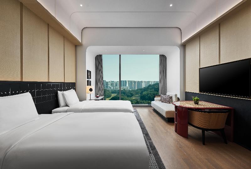 HUALUXE Shenzhen Bao'an