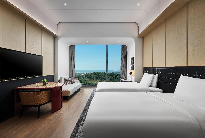 HUALUXE Shenzhen Bao'an