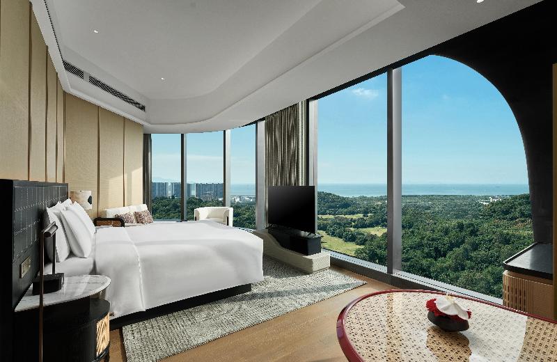 HUALUXE Shenzhen Bao'an