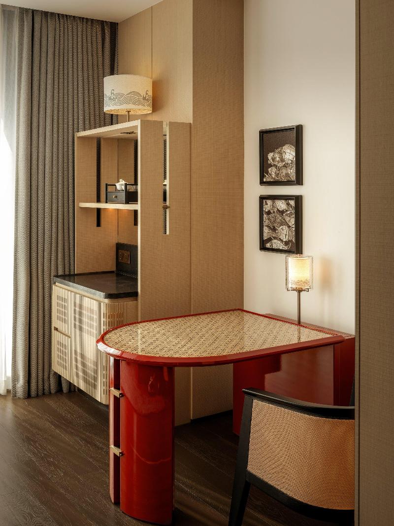 HUALUXE Shenzhen Bao'an
