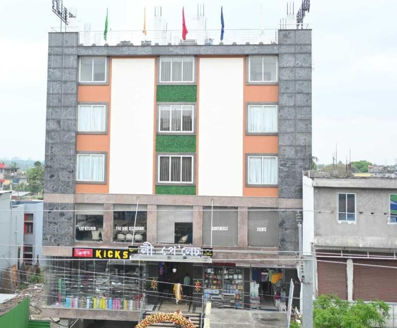 Lee Palace Hotel — exterior view