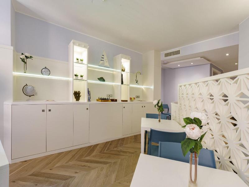 Hotel Baylle image