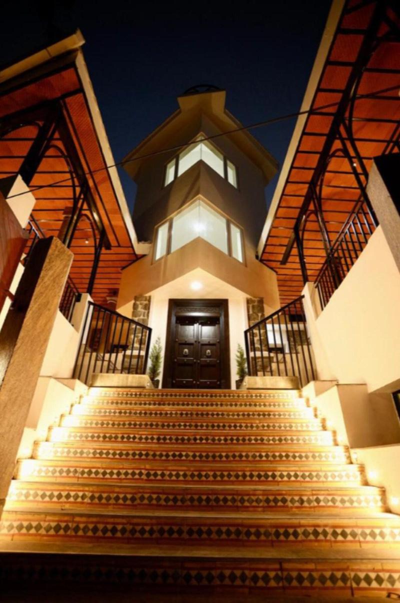 Akkandi Veedu