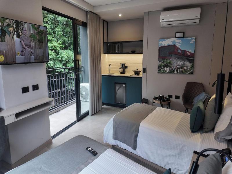 Hotel Living 35 Suites image