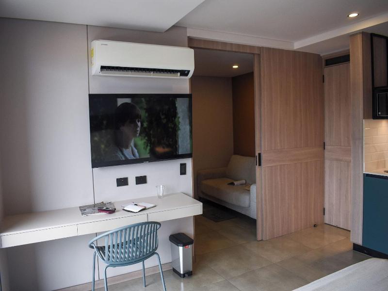 Hotel Living 35 Suites image