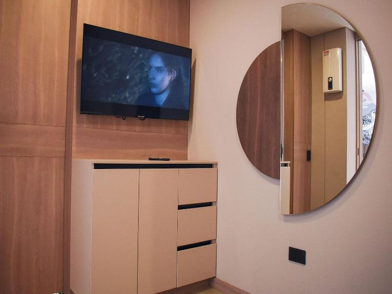 Hotel Living 35 Suites image