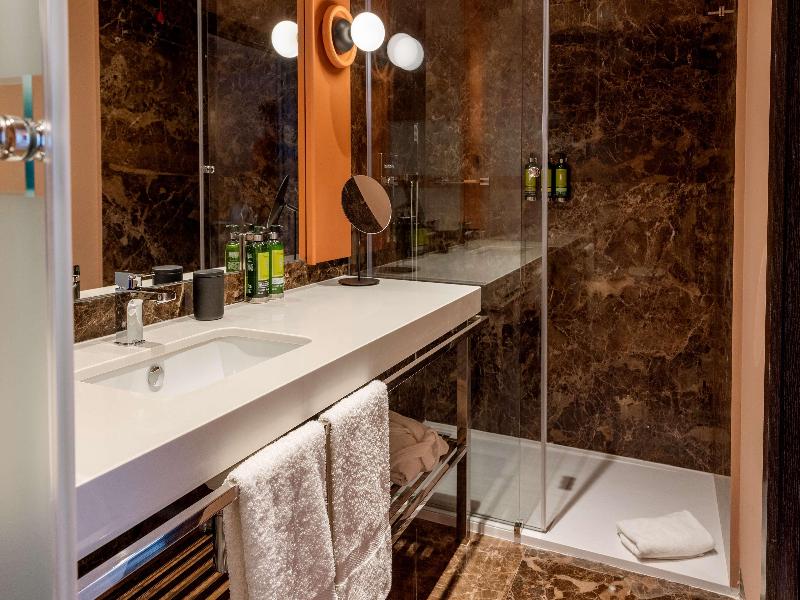 Cenica Porto Hotel, Curio Collection By Hilton image