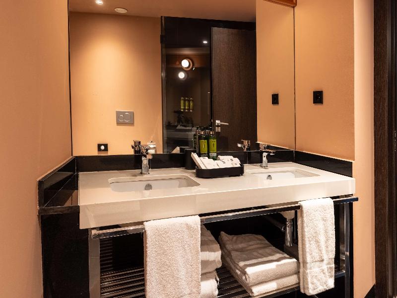 Cenica Porto Hotel, Curio Collection By Hilton image