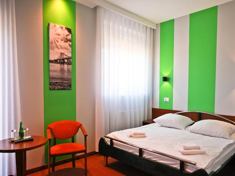 Hotel Chabrowy Dworek image