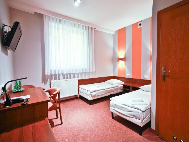 Hotel Chabrowy Dworek image