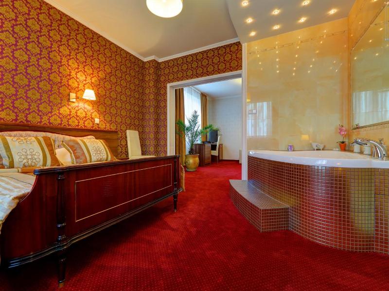 Hotel Chabrowy Dworek image