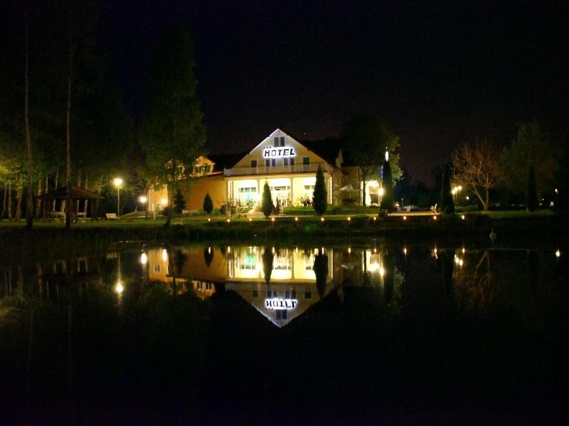Hotel Chabrowy Dworek image