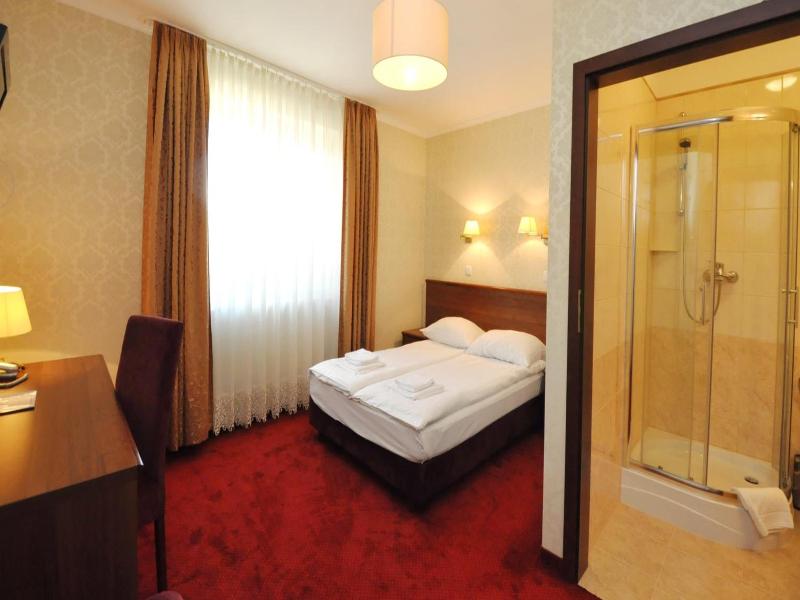 Hotel Chabrowy Dworek image