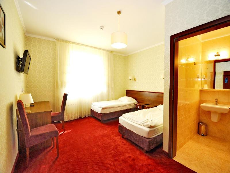 Hotel Chabrowy Dworek image
