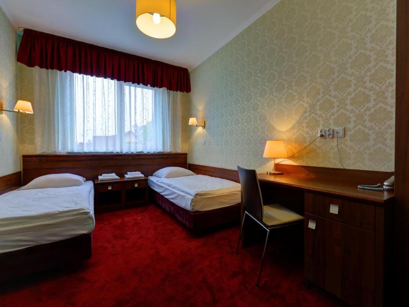 Hotel Chabrowy Dworek image