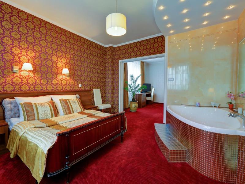 Hotel Chabrowy Dworek image