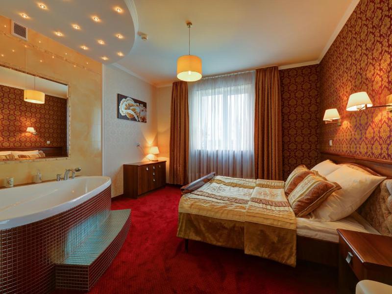 Hotel Chabrowy Dworek image