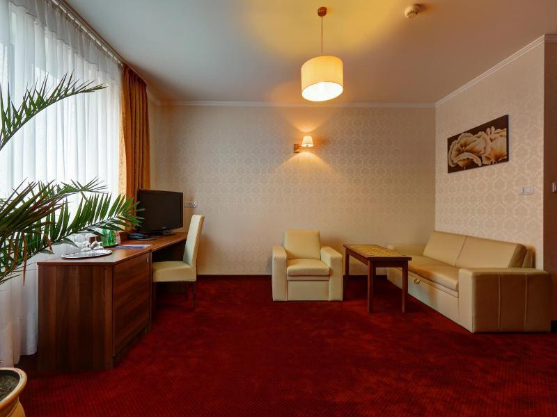 Hotel Chabrowy Dworek image