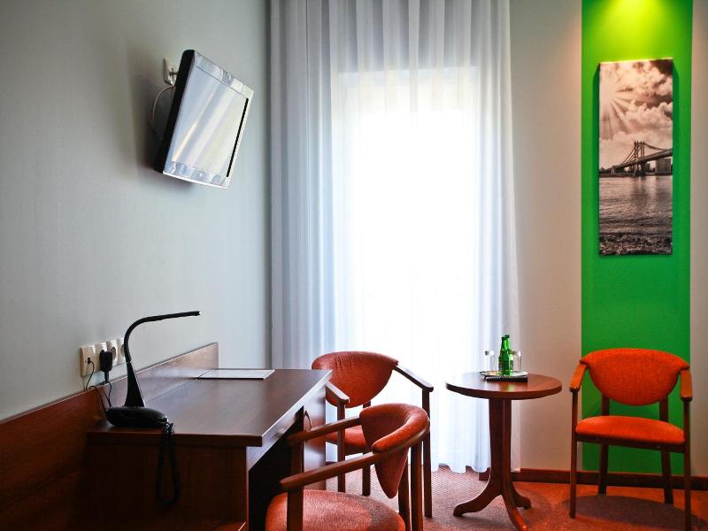 Hotel Chabrowy Dworek image