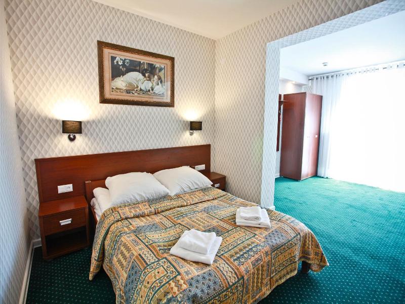 Hotel Chabrowy Dworek image