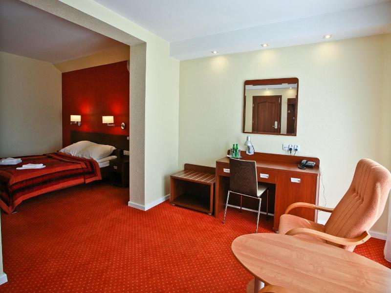 Hotel Chabrowy Dworek image