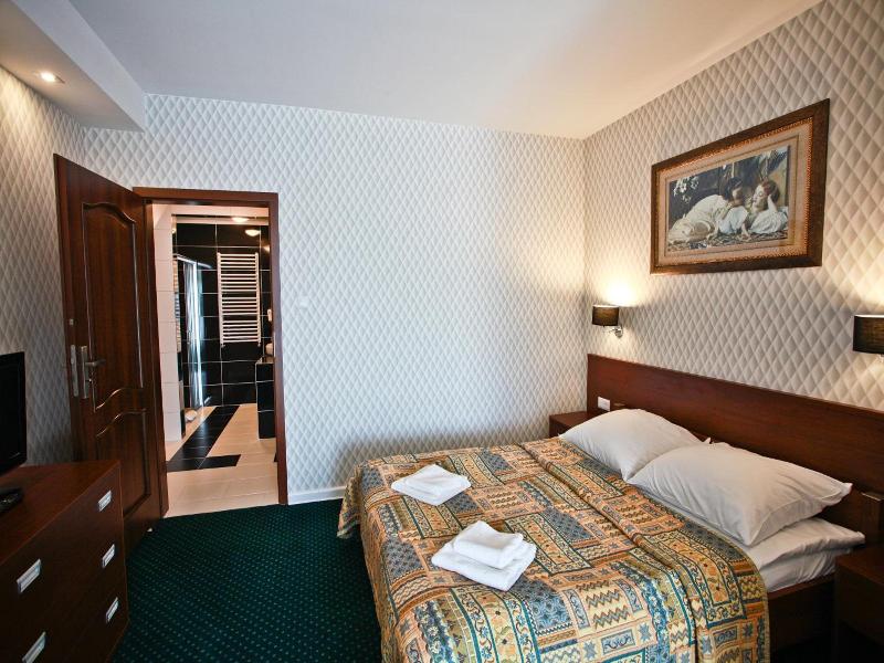 Hotel Chabrowy Dworek image