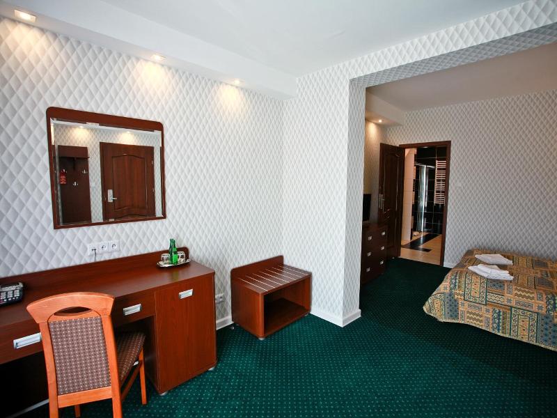 Hotel Chabrowy Dworek image