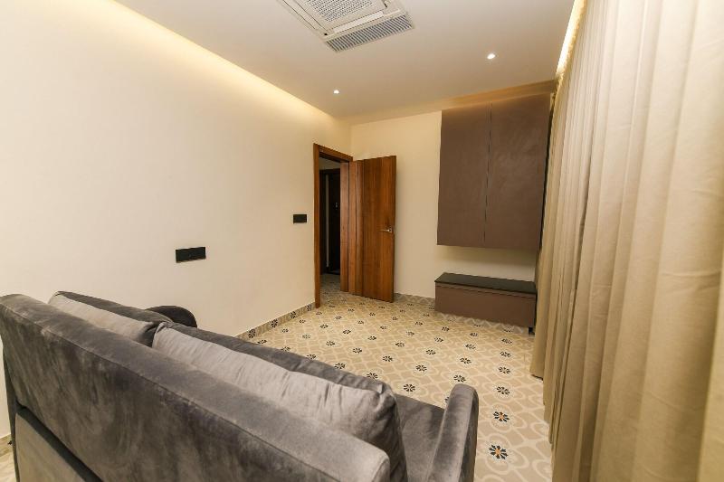 Yuvraj Le Royale image