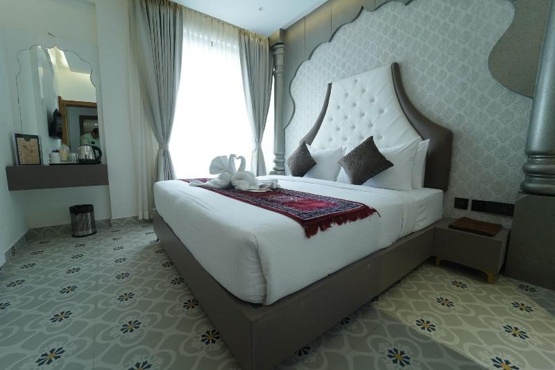 Yuvraj Le Royale image