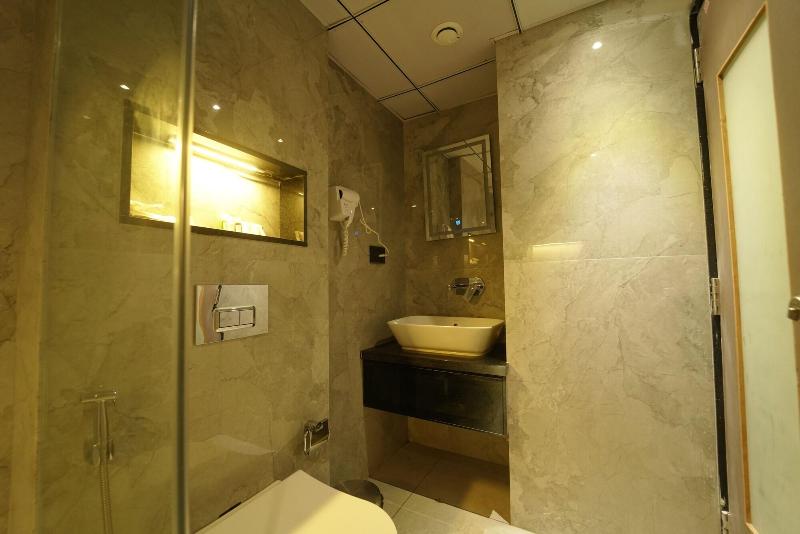 Yuvraj Le Royale image