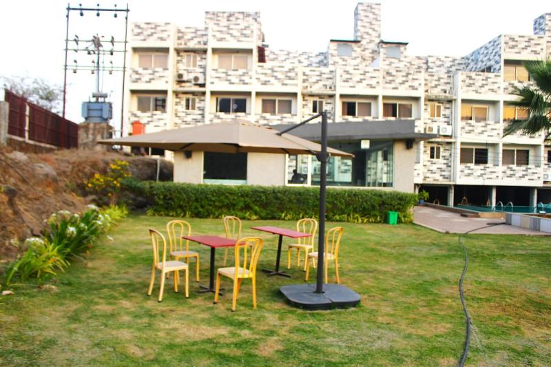 Le Jardin Resort And Spa image