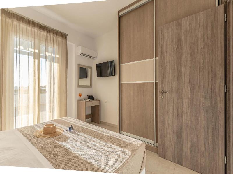 Evripus Suites Naxos image