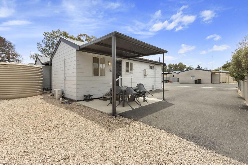 Costello Hotels - Moonta Bay Cabins