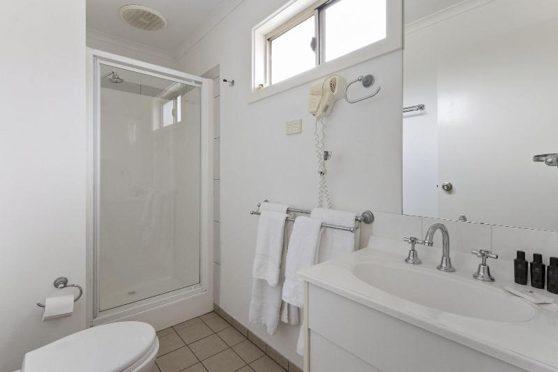 Costello Hotels - Moonta Bay Cabins — view