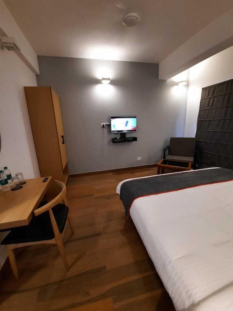 Hotel Vemara image