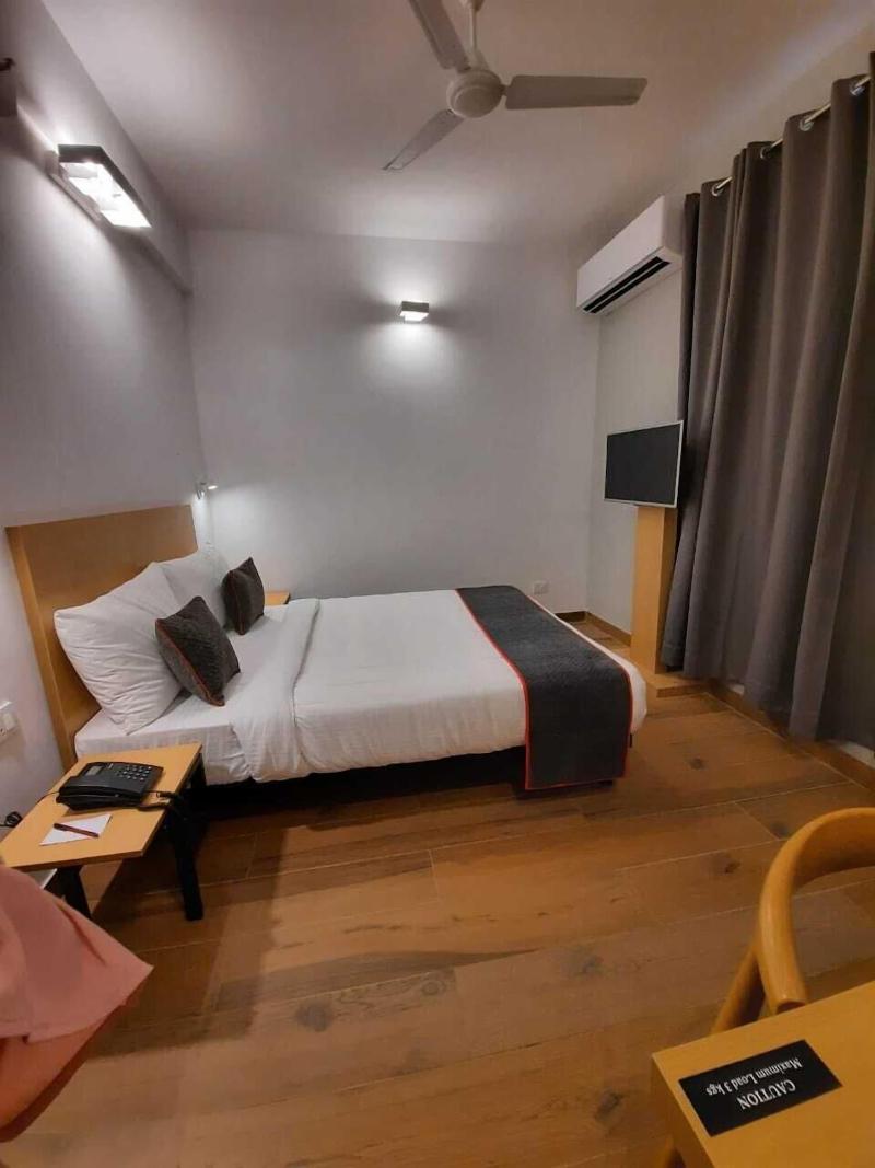 Hotel Vemara image