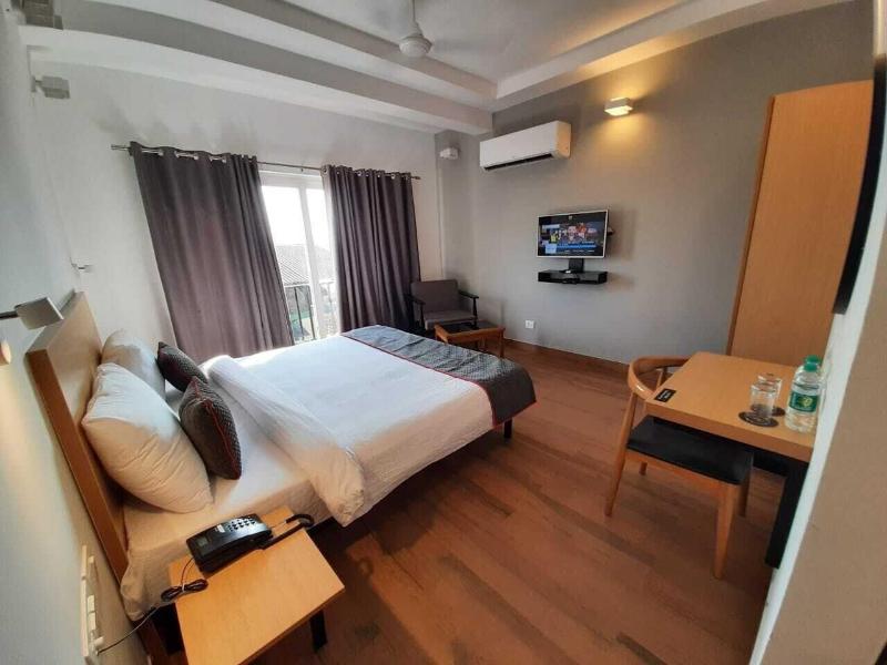 Hotel Vemara image