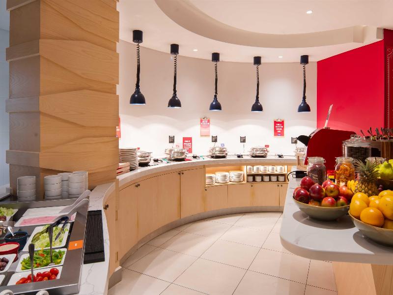 Hampton By Hilton Sandton Grayston image